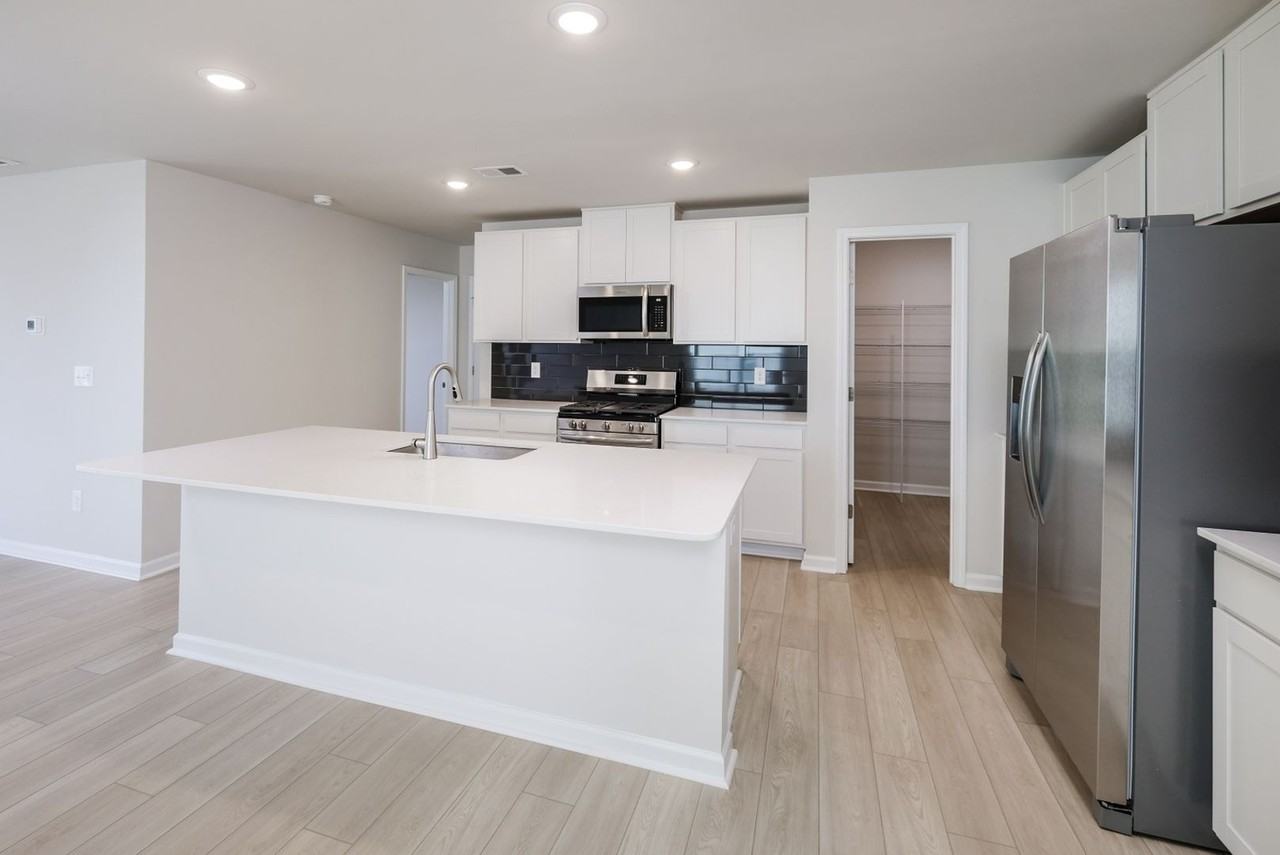 1014 Cleveland Meadows Trl - Photo 3 of 29