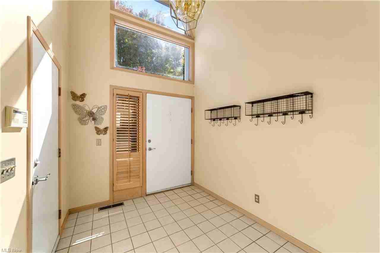 5761 Som Center Rd - Photo 3 of 43