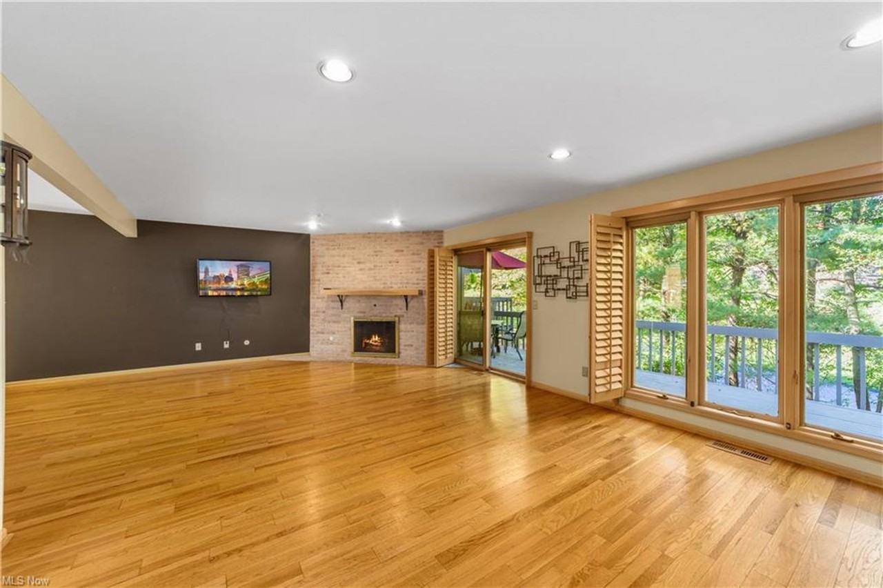 5761 Som Center Rd - Photo 4 of 43