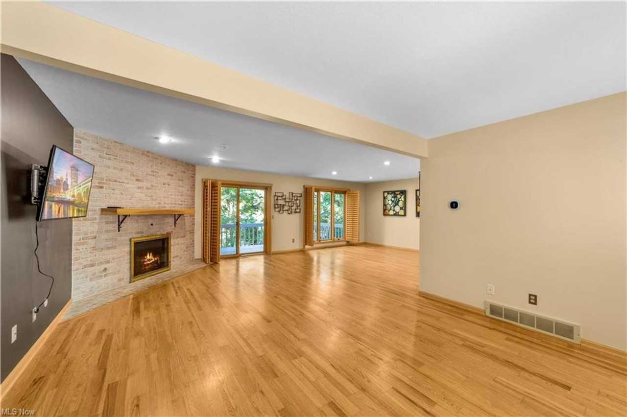 5761 Som Center Rd - Photo 5 of 43