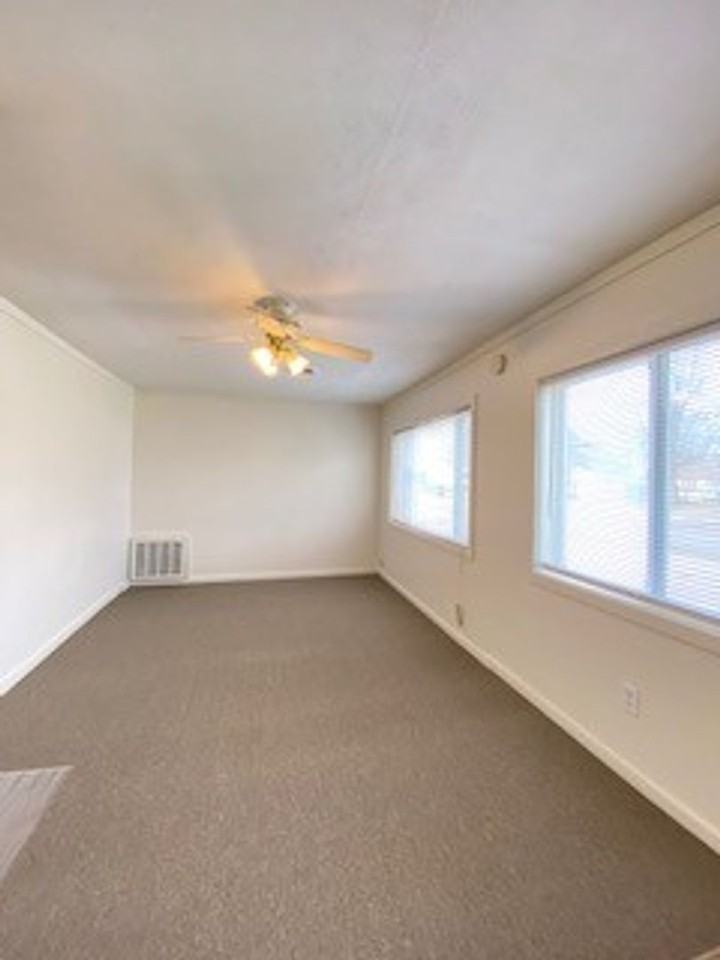 1701 1/2 Morton Ave - Photo 2 of 27