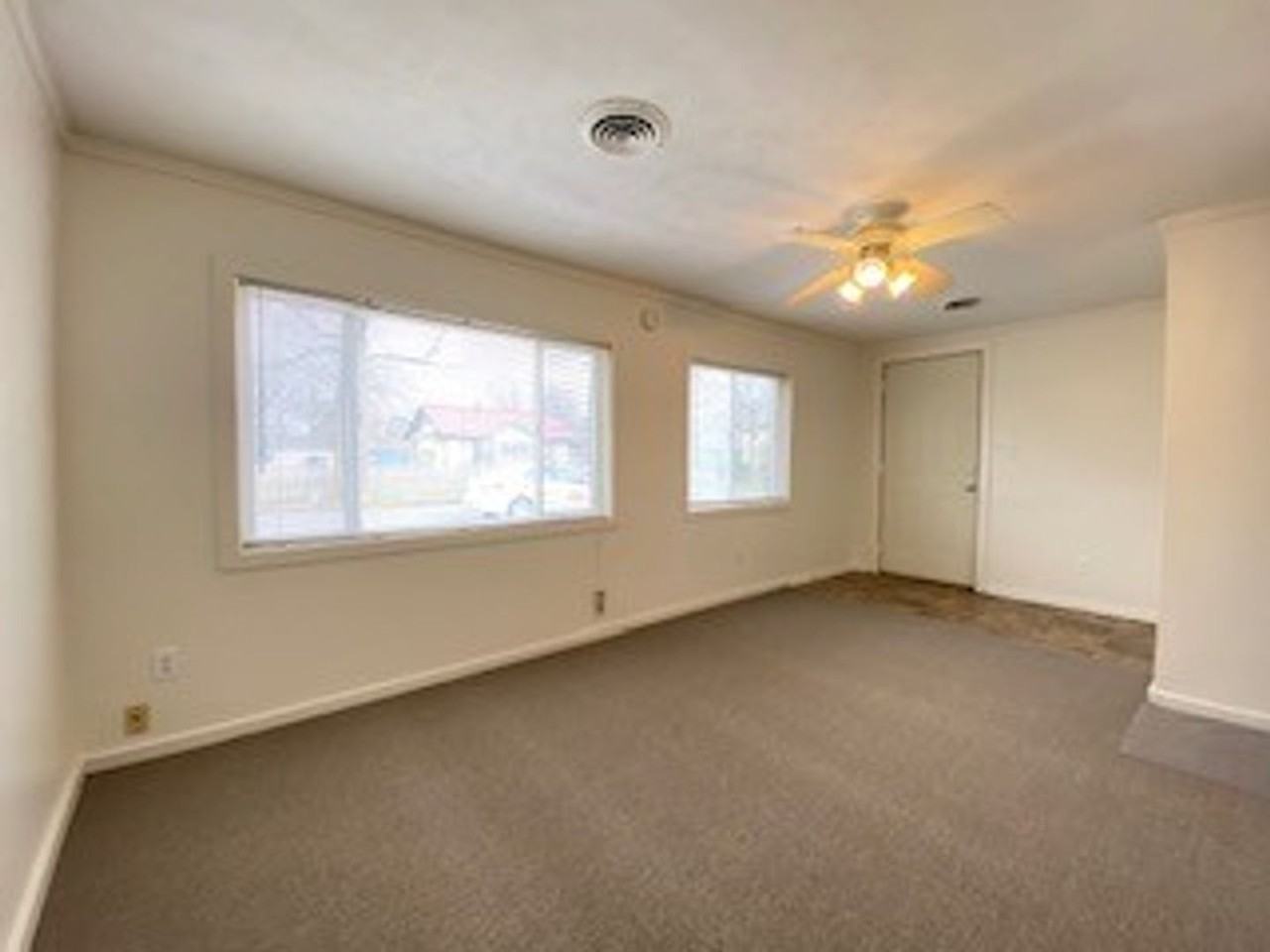 1701 1/2 Morton Ave - Photo 3 of 27