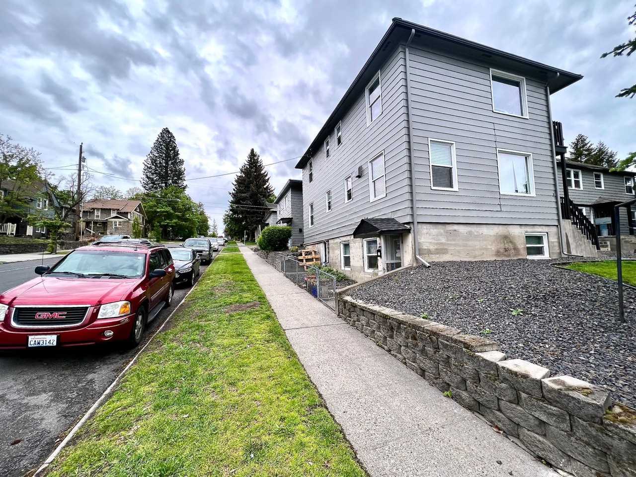 604 S Walnut St - Photo 2 of 13