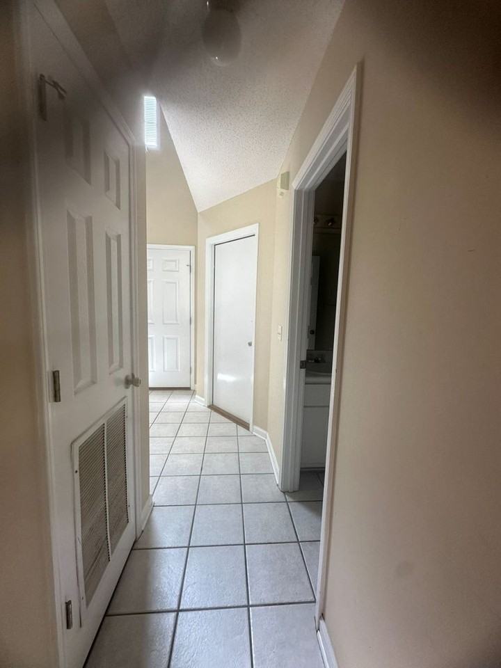 111 Woodrun Dr - Photo 4 of 29