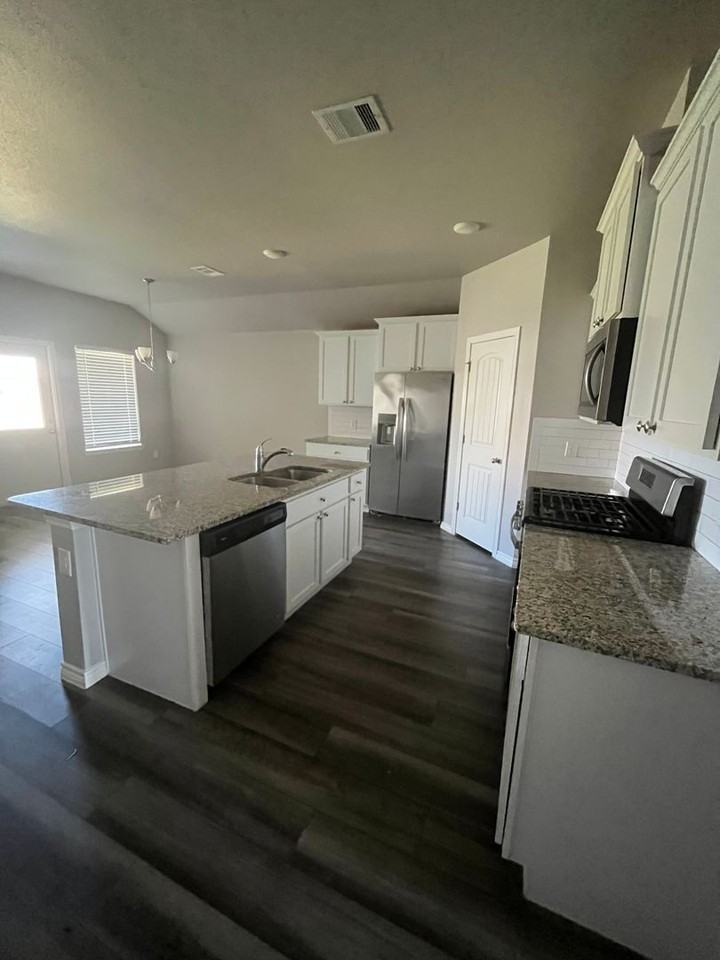 2741 Eltonne Gardens Dr - Photo 2 of 11