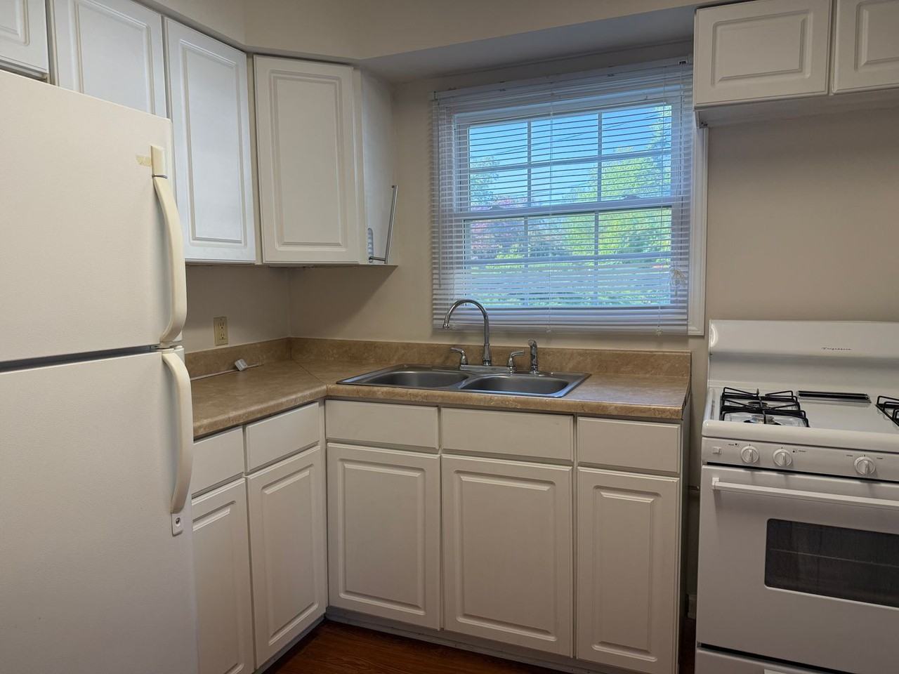 2521 Mariposa Dr - Photo 4 of 16