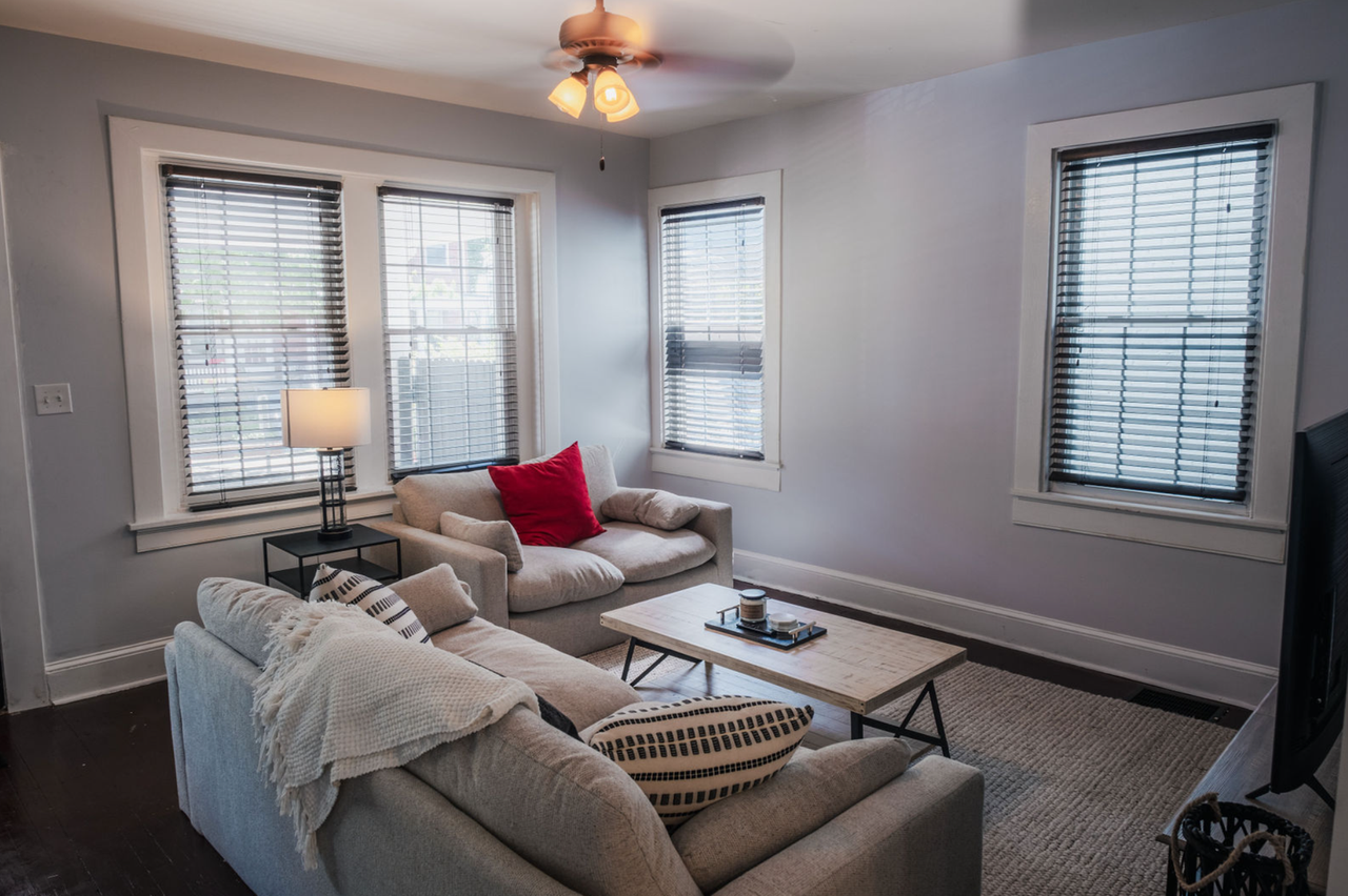 404 S Stafford Ave - Photo 2 of 11