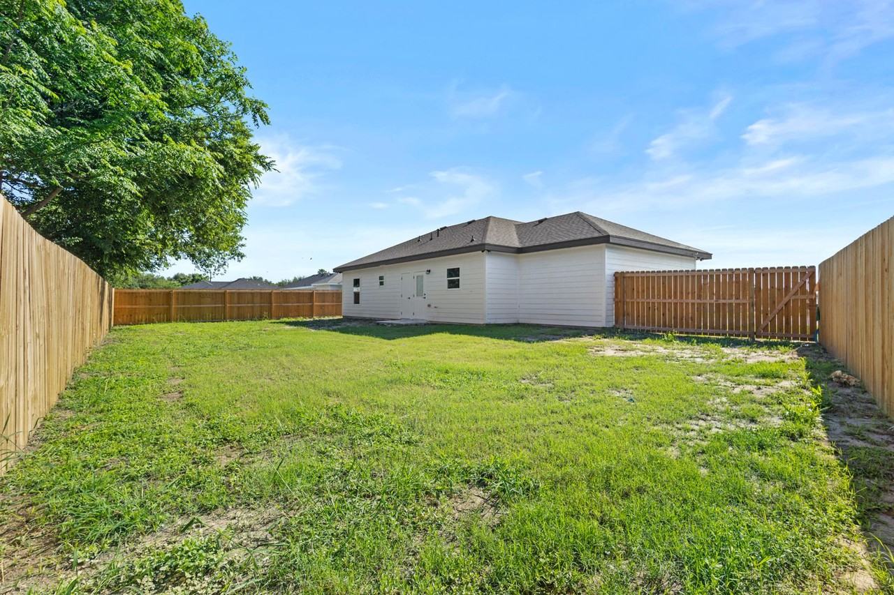 1403 W Drift St - Photo 3 of 16