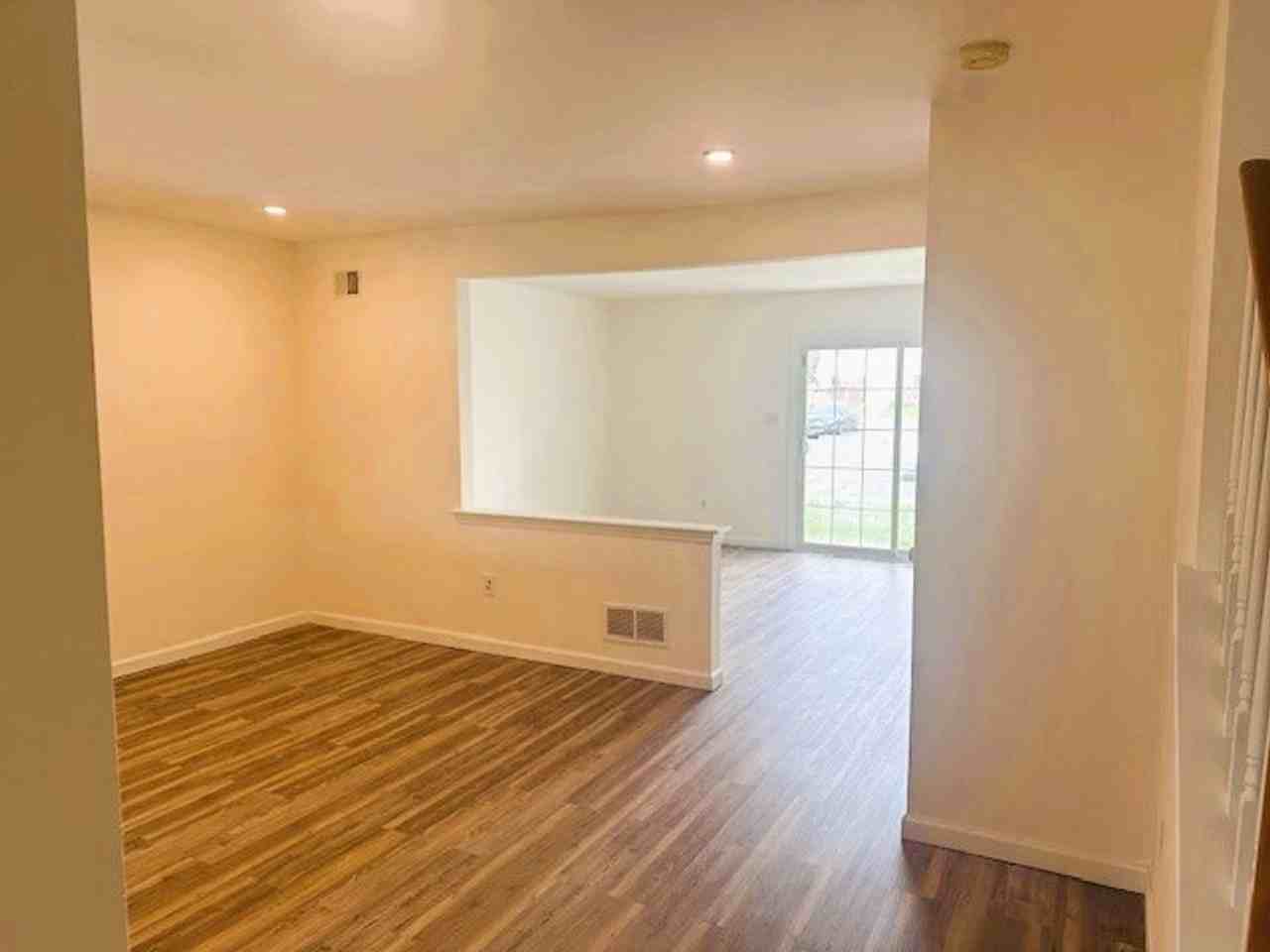 131 Kendall Ct - Photo 3 of 29