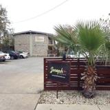 820 Houston St - Photo 1 of 1