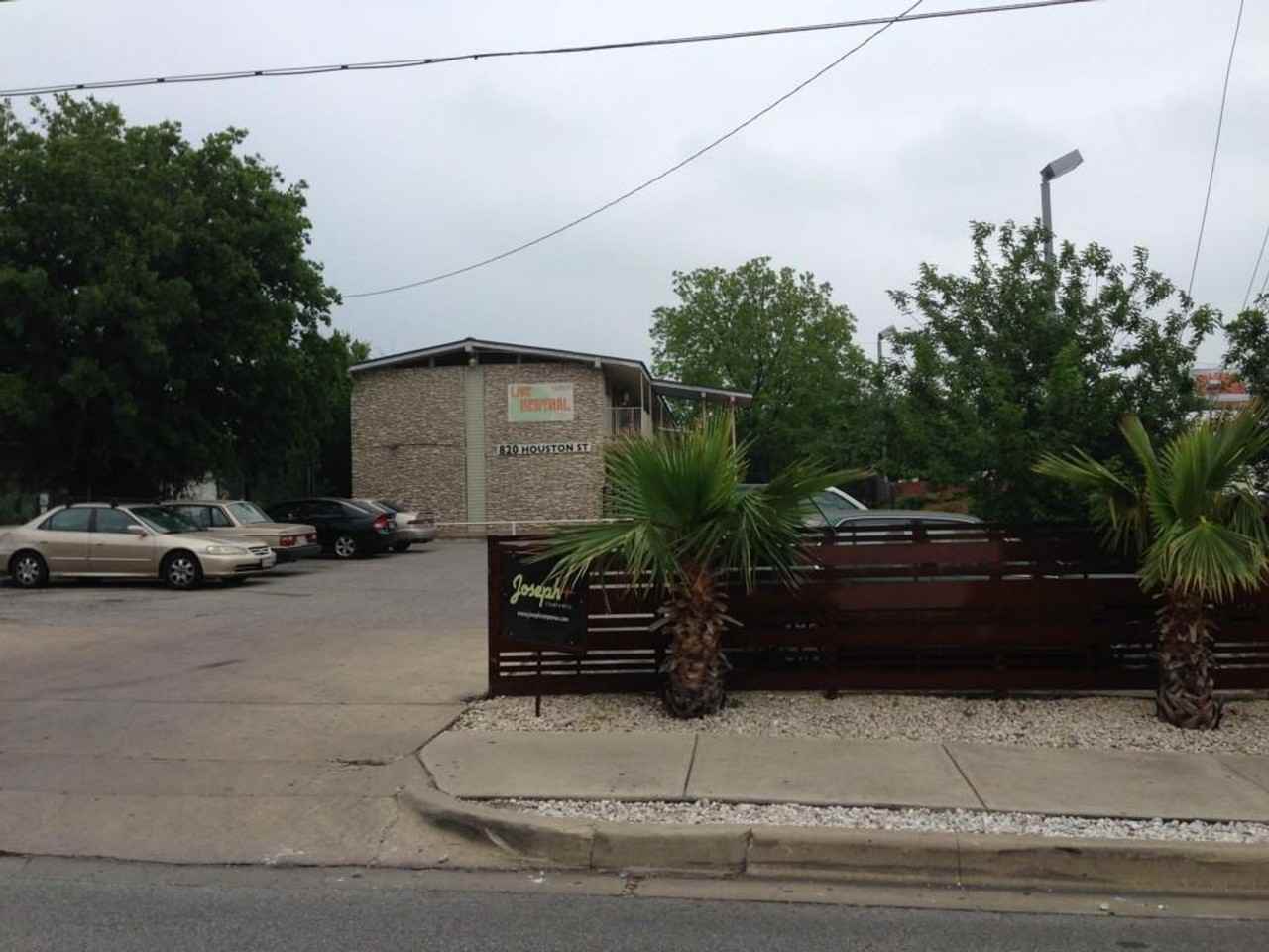 820 Houston St - Photo 2 of 6