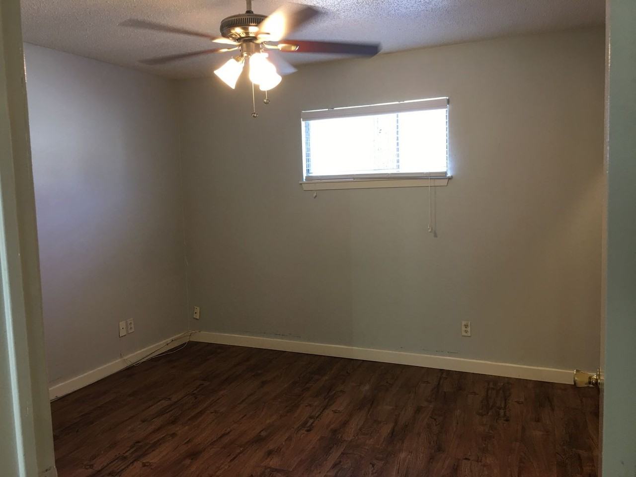 820 Houston St - Photo 5 of 6