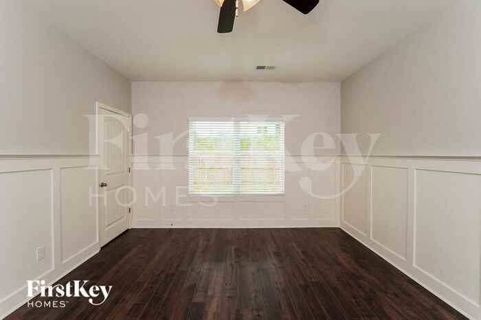 1046 Mountain Laurel Cir - Photo 3 of 6