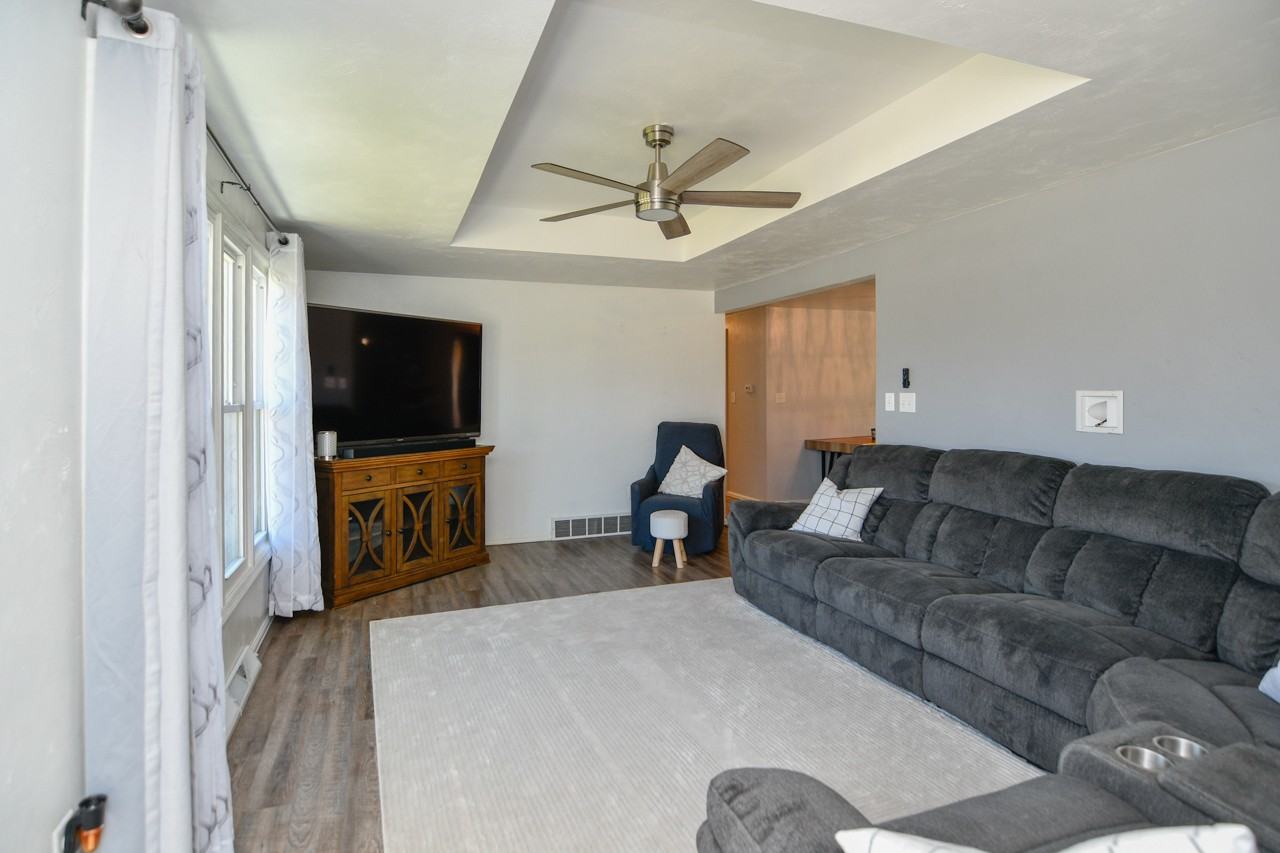 981 Hillcrest Hts #NA - Photo 3 of 34