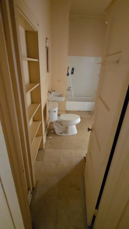 1705 21st St #F4 - Photo 4 of 12