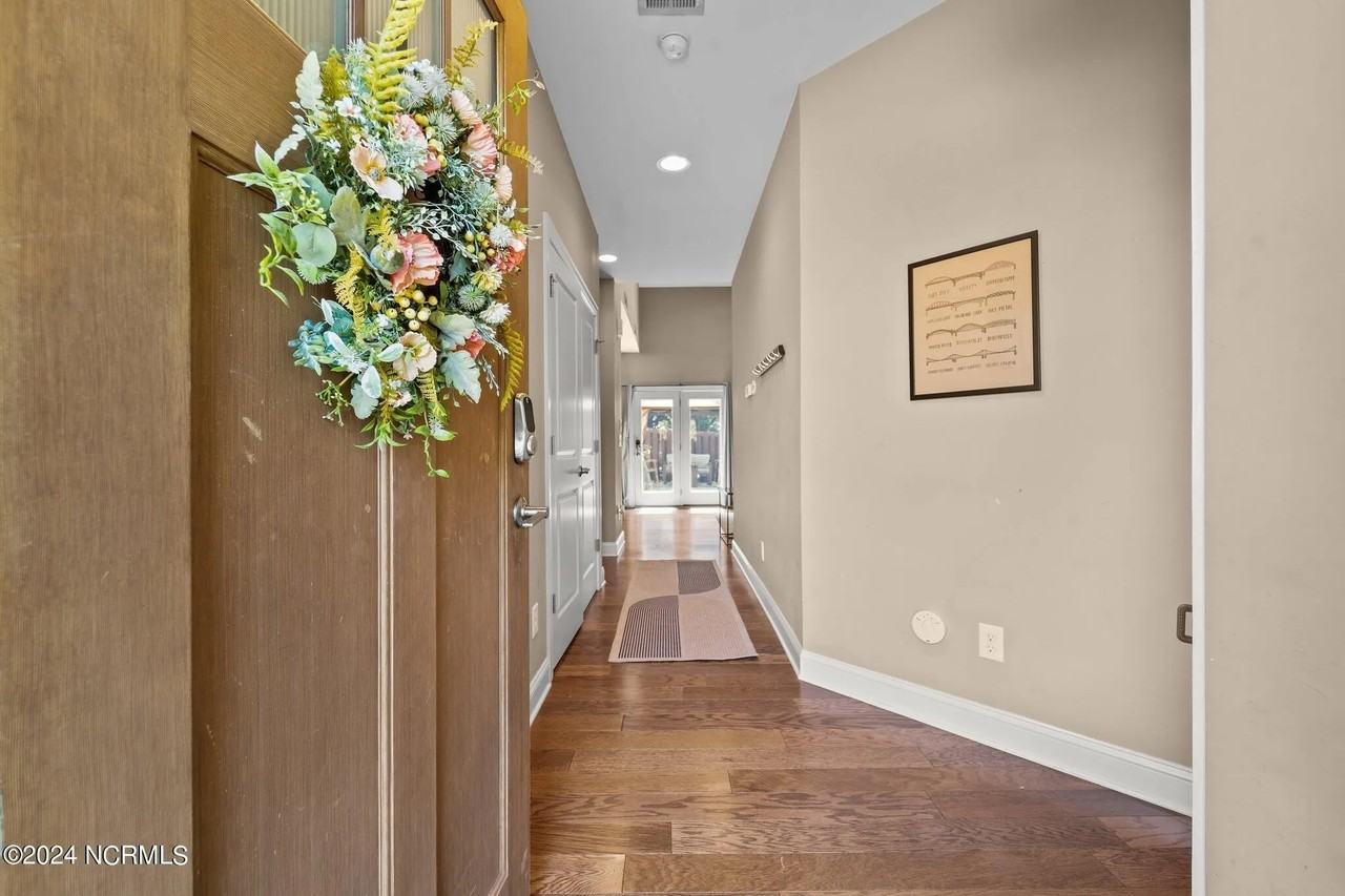 177 Pinebranch Ct #NA - Photo 3 of 34
