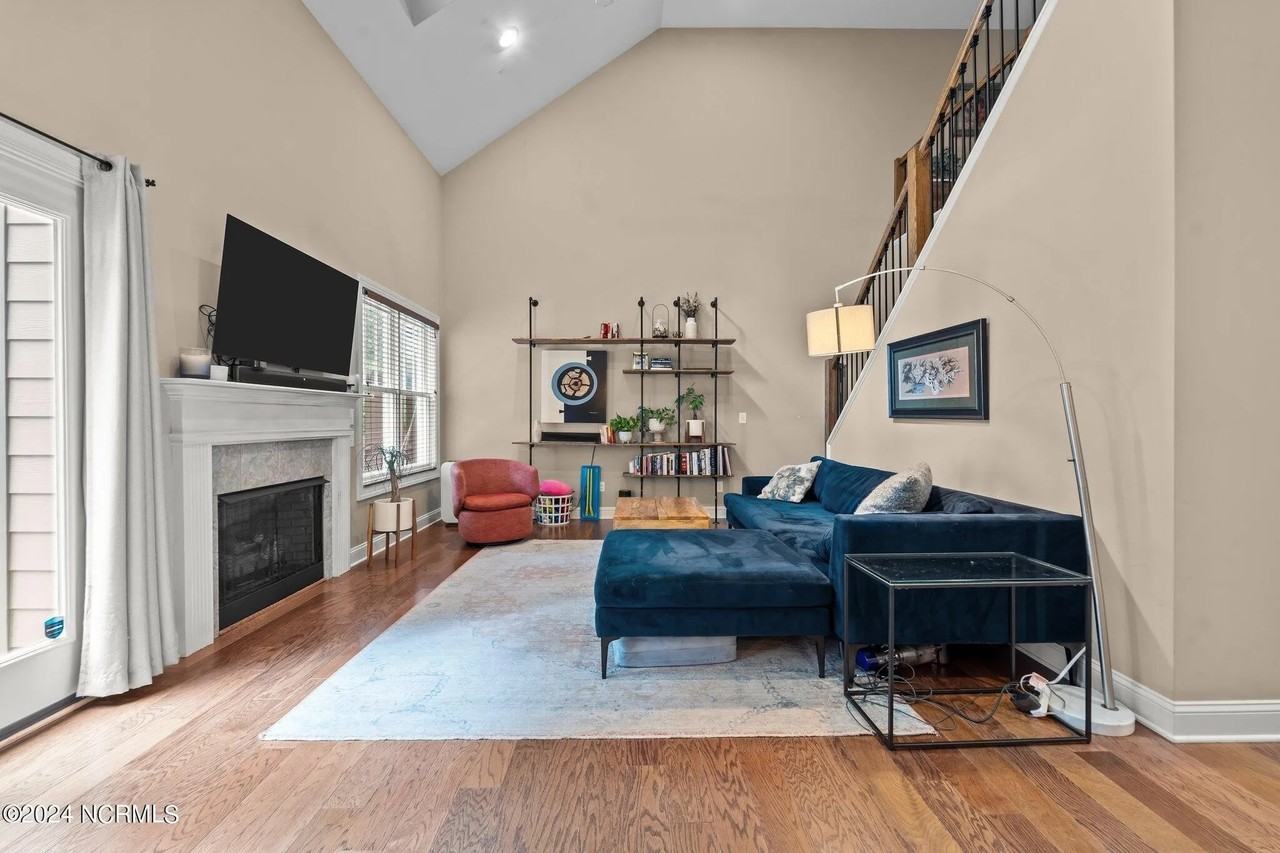 177 Pinebranch Ct #NA - Photo 5 of 34