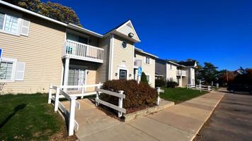 featured image of 1076 Gateway Dr #01