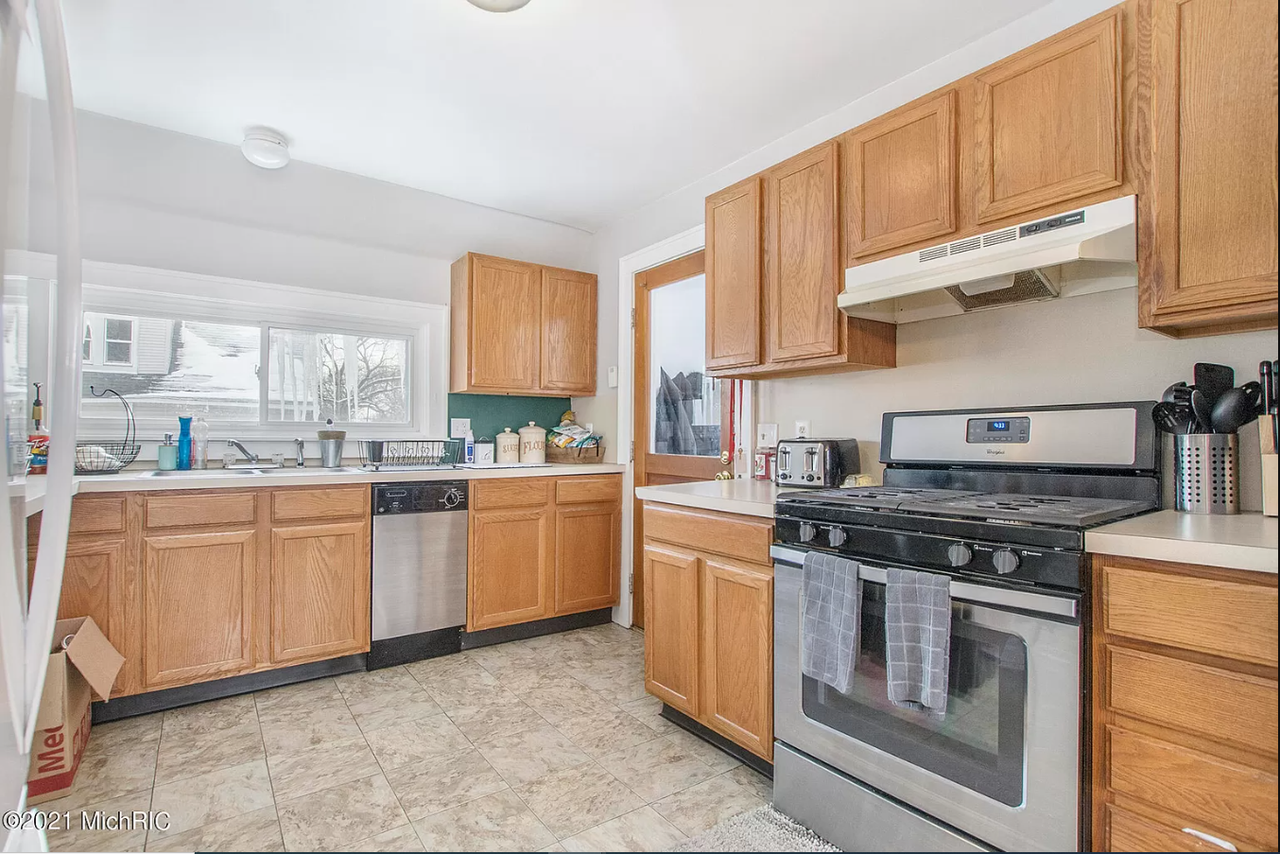 1302 Wealthy St Se #2 - Photo 7 of 17