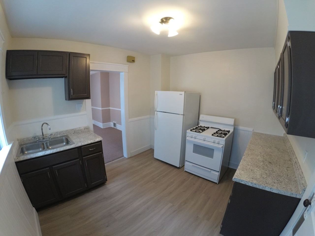 1026 W 30th St Unit 2 #NA - Photo 2 of 8