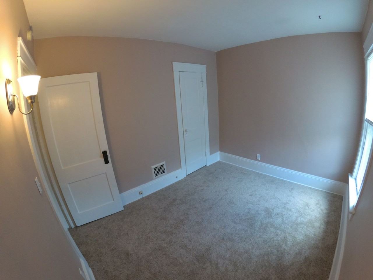 1026 W 30th St Unit 2 #NA - Photo 4 of 8