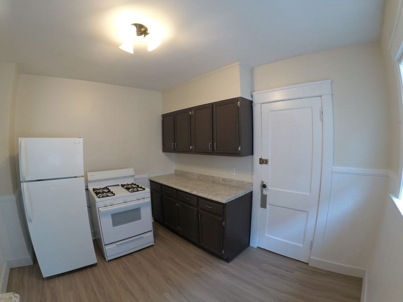 1026 W 30th St Unit 2 #NA - Photo 6 of 8