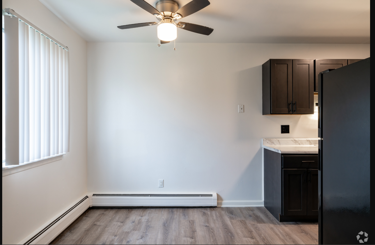 Warren Manor - Photo 2 of 26