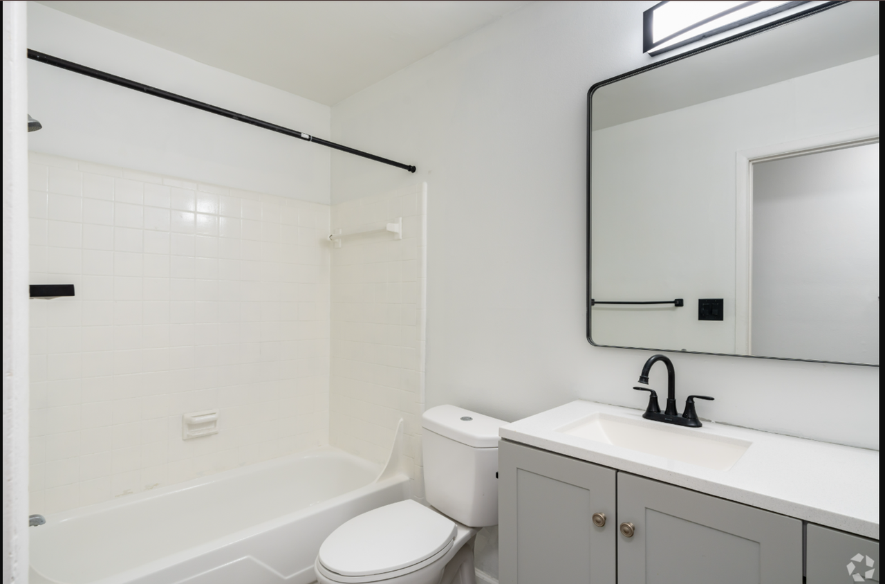 Warren Manor - Photo 3 of 26