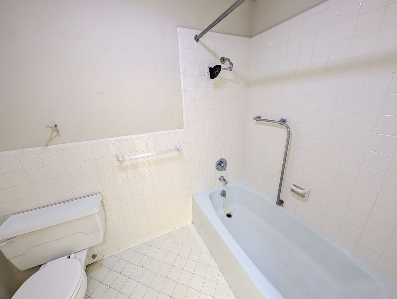 LAGARDE APARTMENTS - Photo 2 of 19