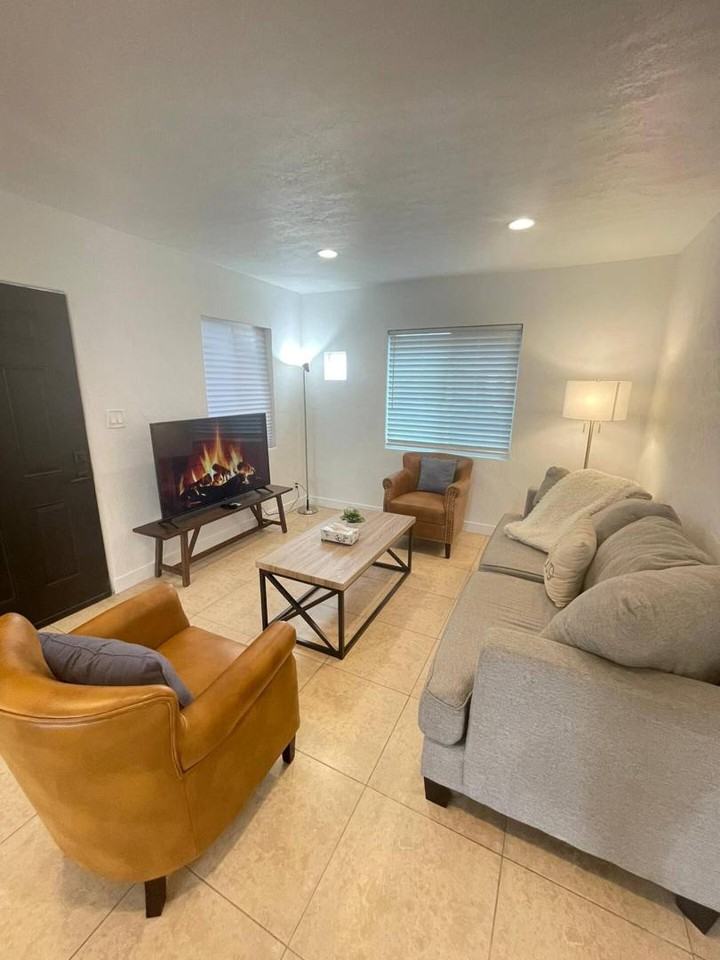 1920 W Mulberry Dr - Photo 3 of 21