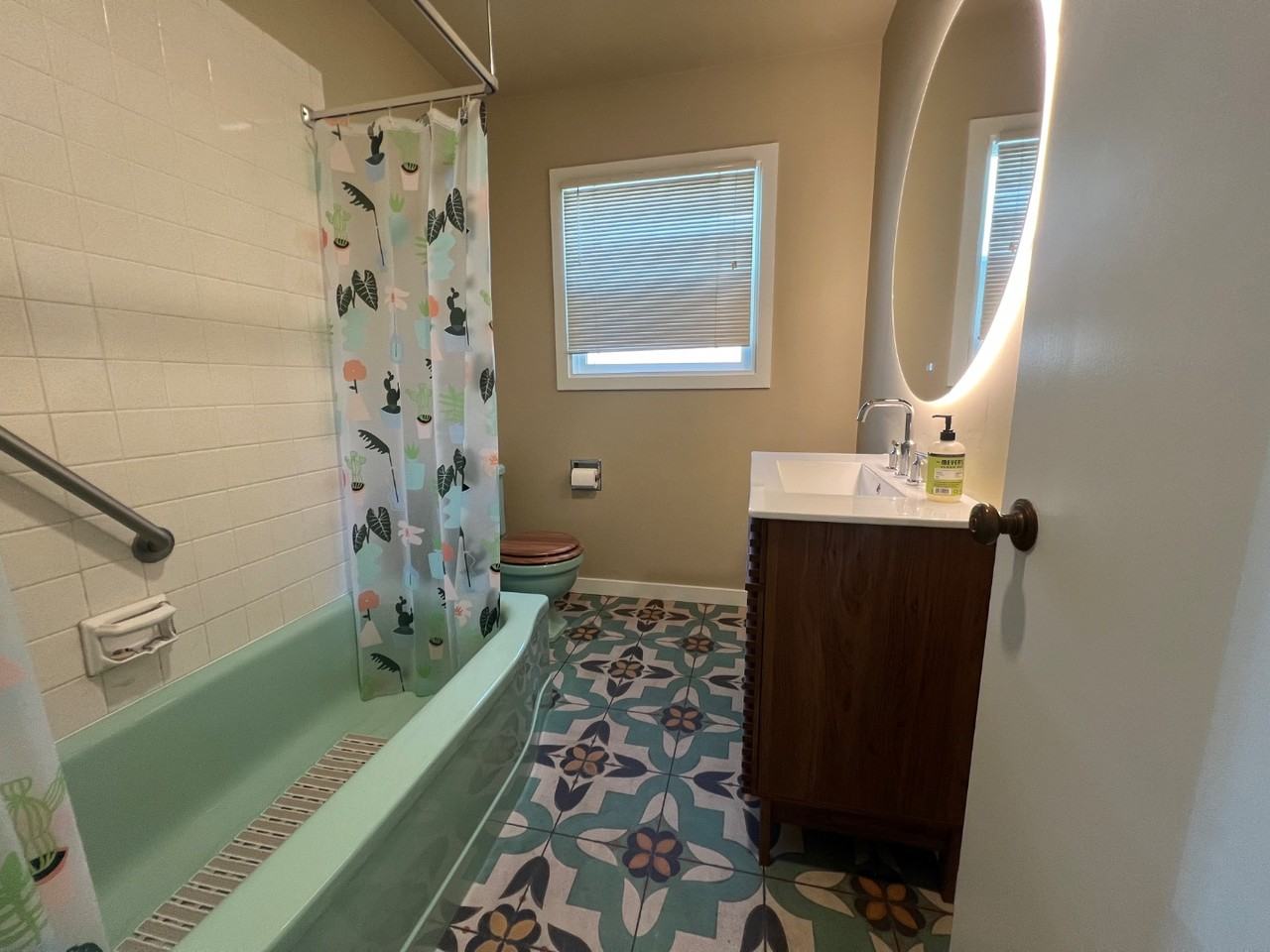 1360 B St - Photo 7 of 9