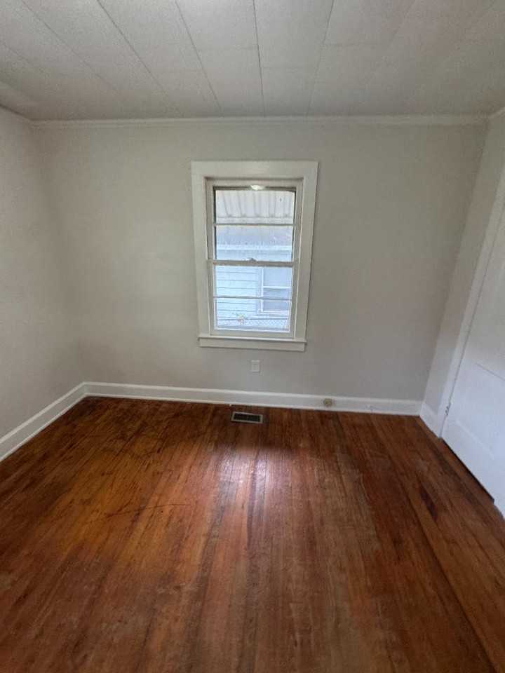 801 N Morris St - Photo 3 of 10