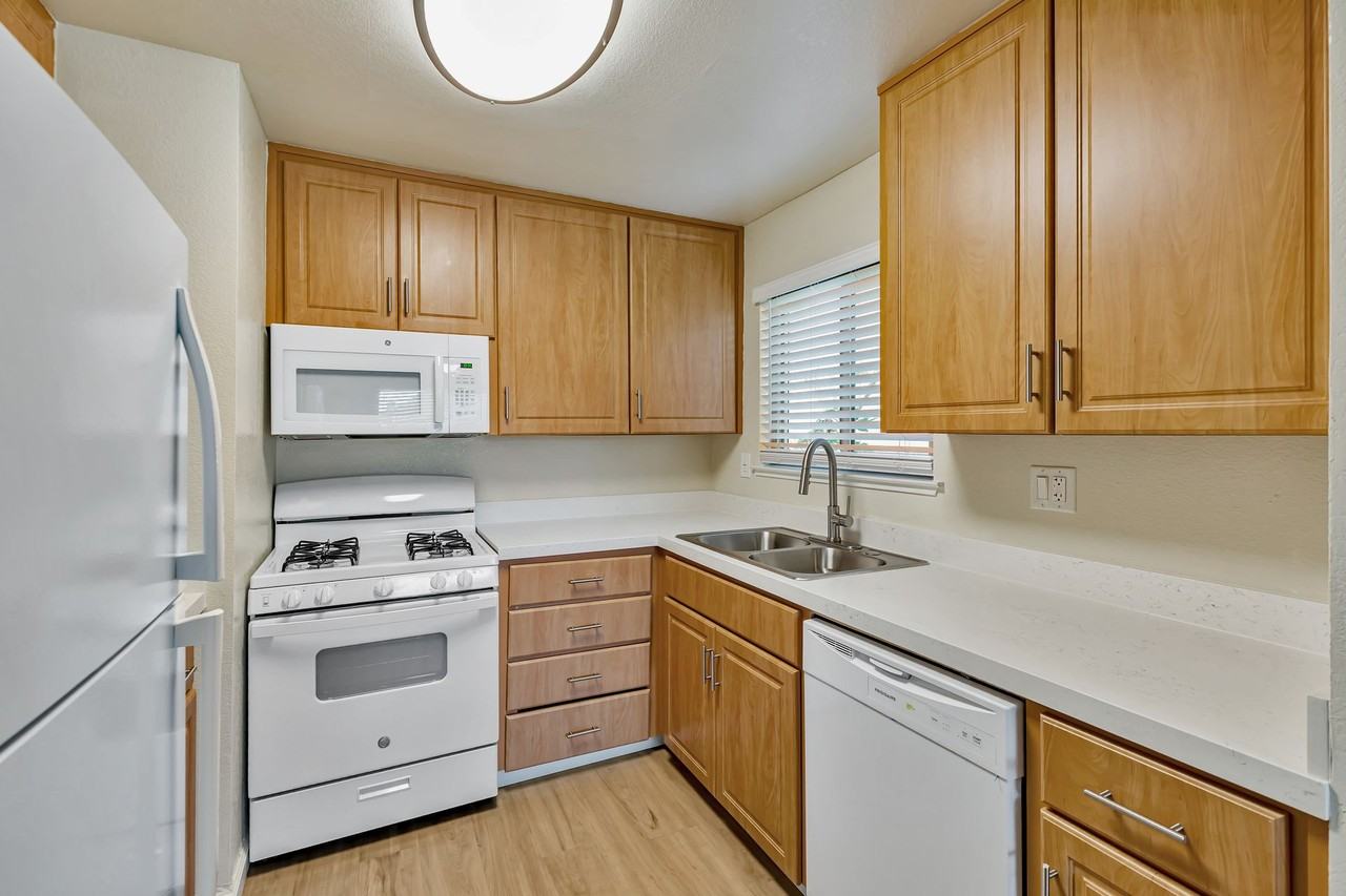 Sea Breeze Apartments for rent in Marina, CA - Photo 4 of 23