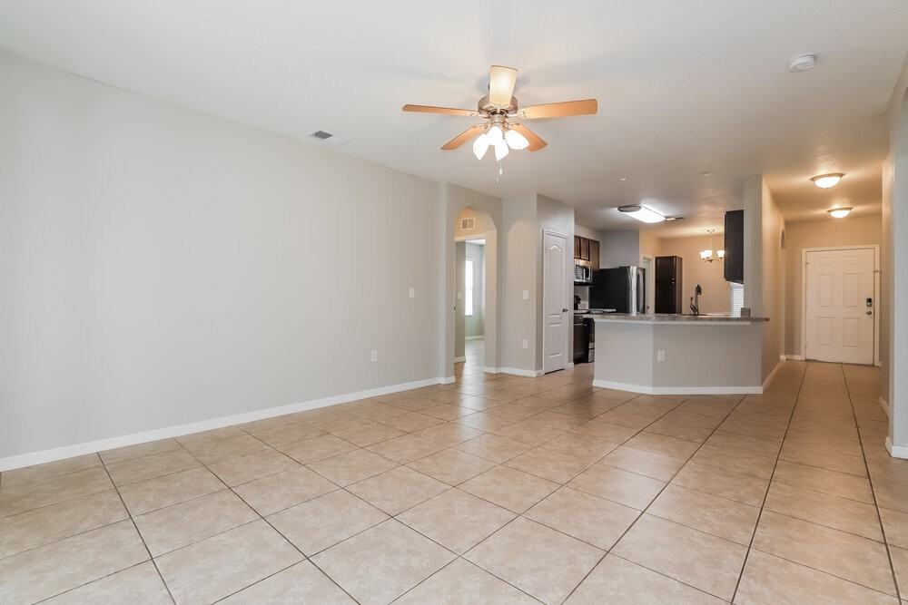 1633 Wallace Manor Blvd - Photo 5 of 16