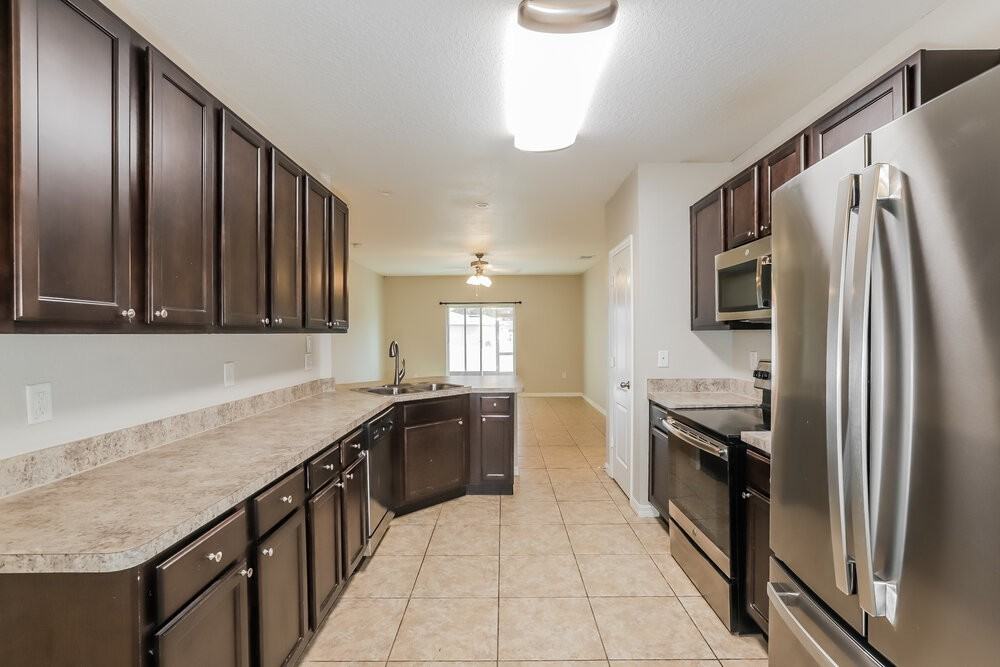 1633 Wallace Manor Blvd - Photo 7 of 16