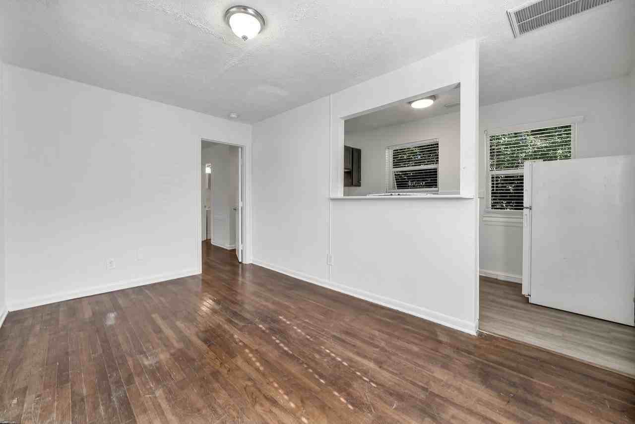 The Ritz - Photo 6 of 37