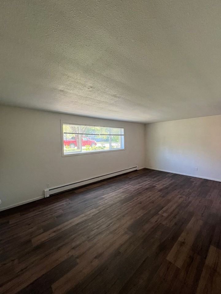 1025 - Photo 5 of 17