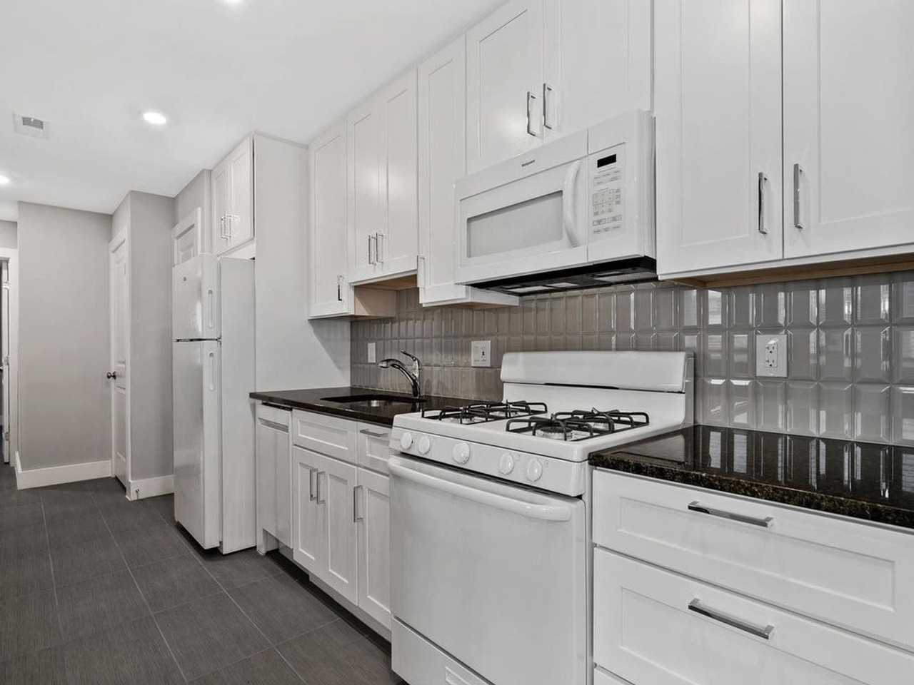 3321 13th St. SE - Photo 4 of 8