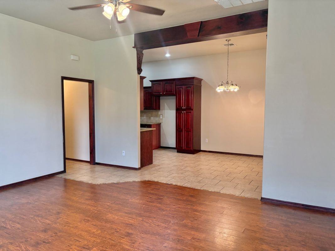 15105 Kyle Dr - Photo 2 of 18