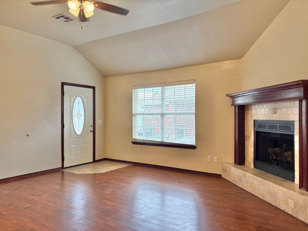 15105 Kyle Dr - Photo 5 of 18