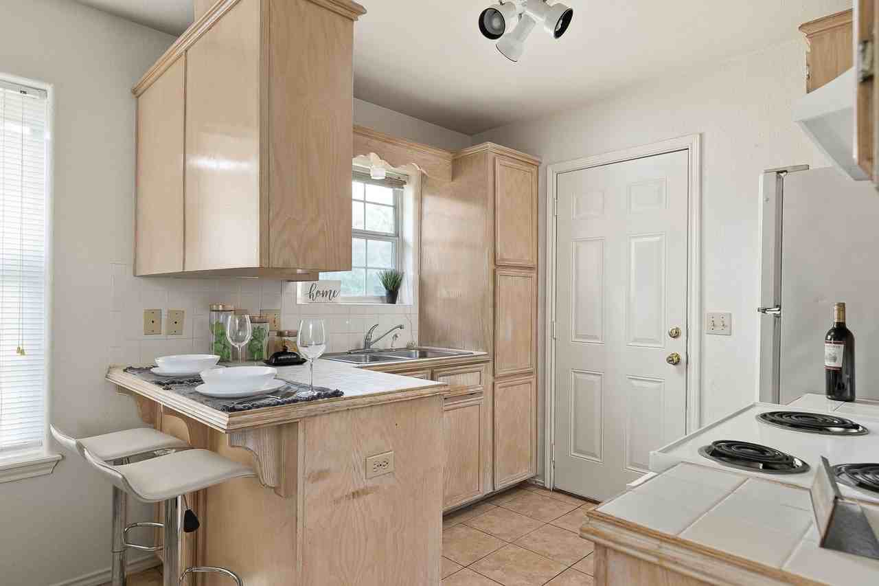 2306 Kimberly Lane - Photo 4 of 11