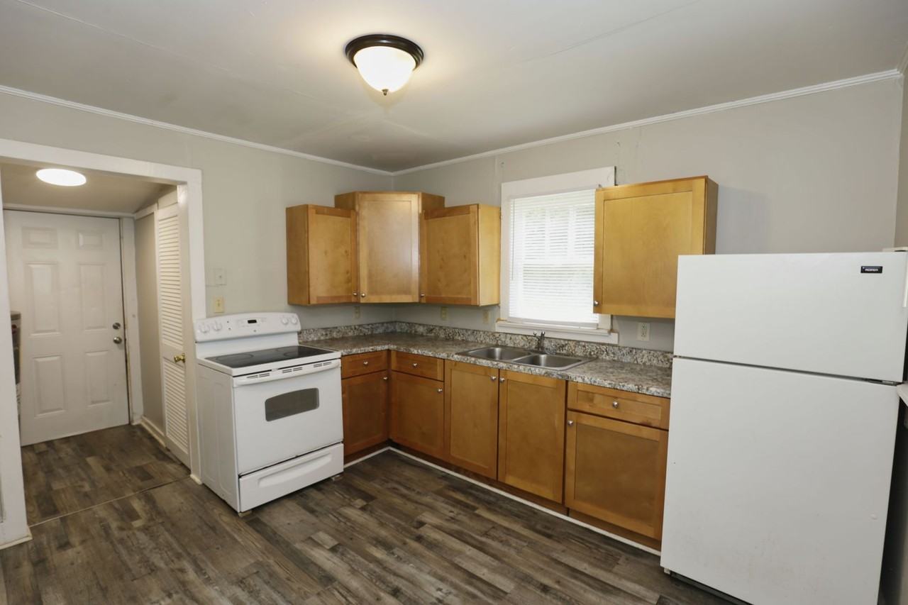 307 Tarver St Se - Photo 3 of 8