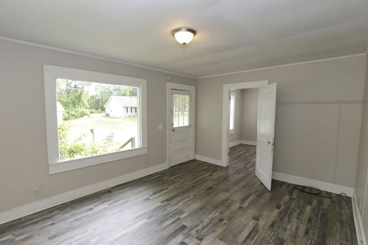 307 Tarver St Se - Photo 4 of 8