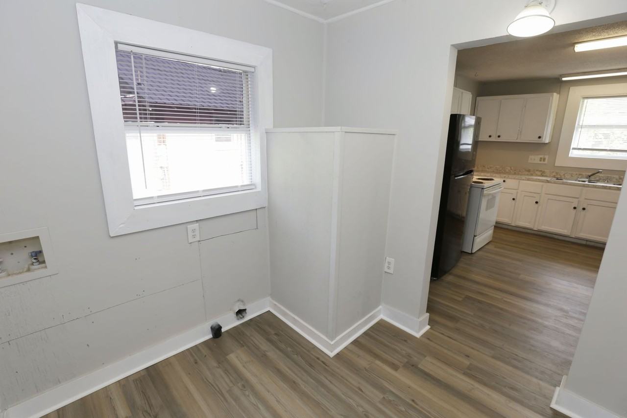 338 S 11th St - Photo 2 of 8