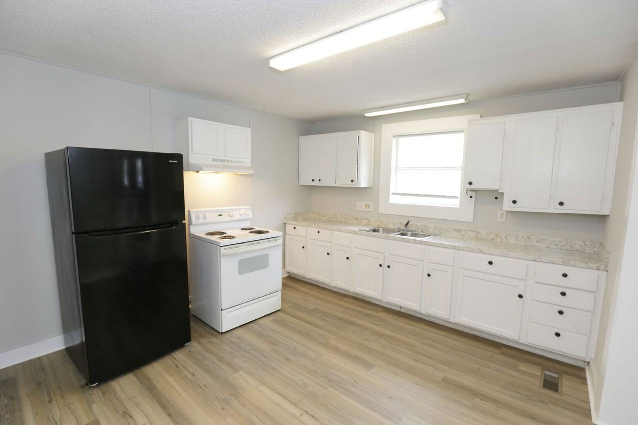 338 S 11th St - Photo 3 of 8