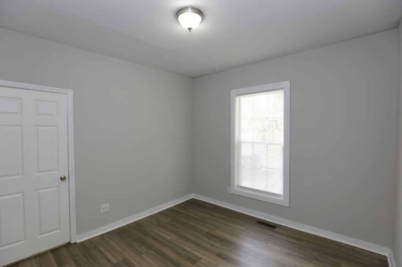 338 S 11th St - Photo 4 of 8