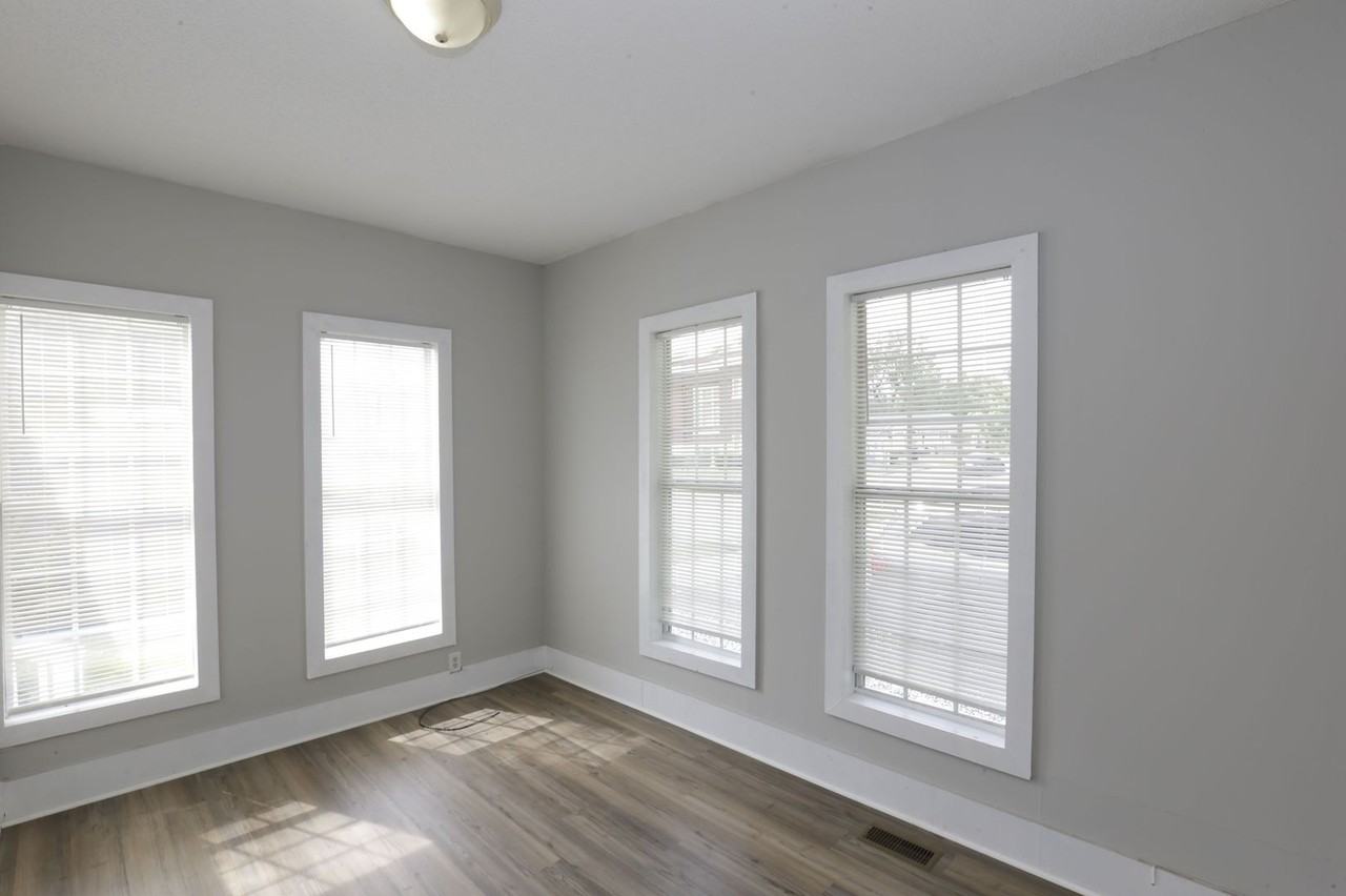 338 S 11th St - Photo 5 of 8