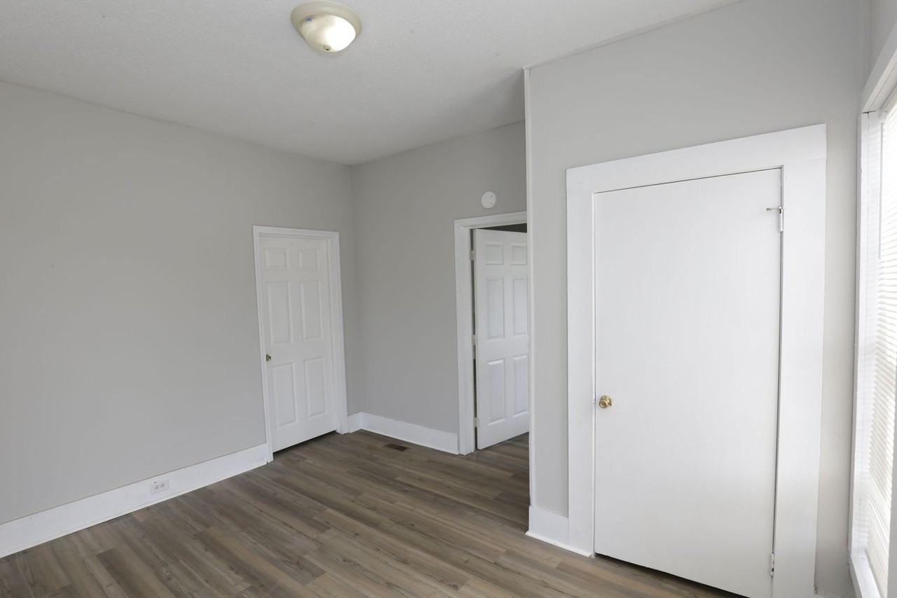 338 S 11th St - Photo 6 of 8