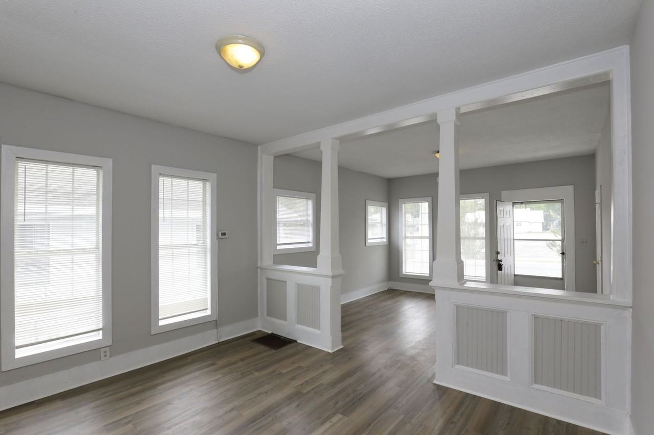 338 S 11th St - Photo 7 of 8
