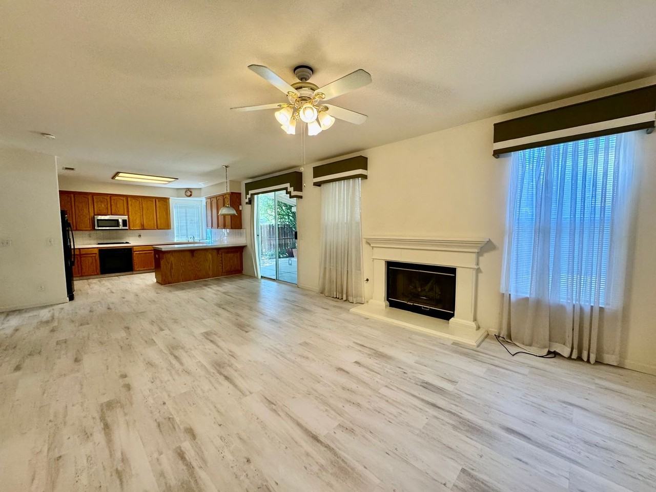 915 Cardoza Rd - Photo 3 of 24